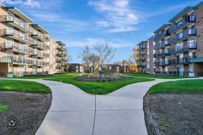 W402 - 5s040 Pebblewood Lane, Condo with 2 bedrooms, 2 bathrooms and 2 parking in Naperville IL | Image 1