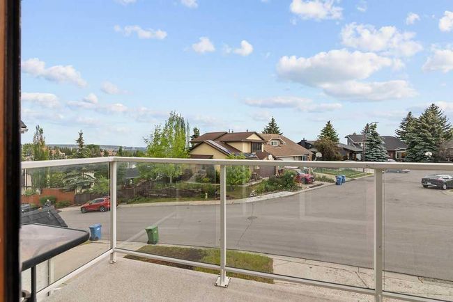 76 Coach Gate Way Sw, House other with 3 bedrooms, 2 bathrooms and 4 parking in Calgary AB | Image 28