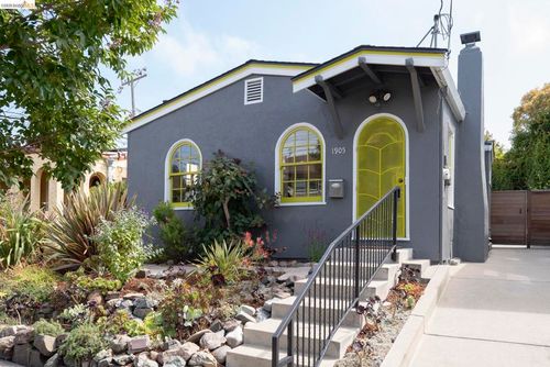 1905 Chestnut St, Berkeley, CA, 94702-1722 | Card Image