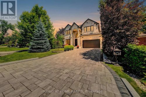 484 Avonwood Dr, Mississauga, ON, L5G1Y9 | Card Image