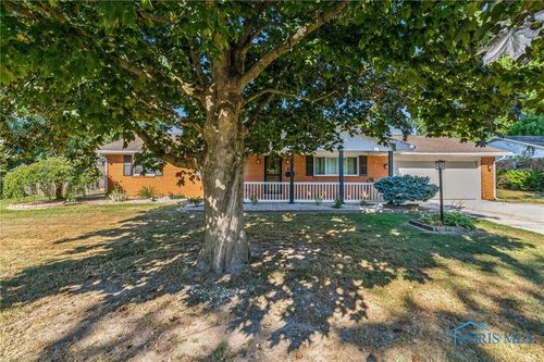 409 Burnham Dr, Fostoria, OH, 44830-1618 | Card Image