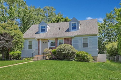 4 Calton Rd, New Rochelle, NY, 10804-3504 | Card Image