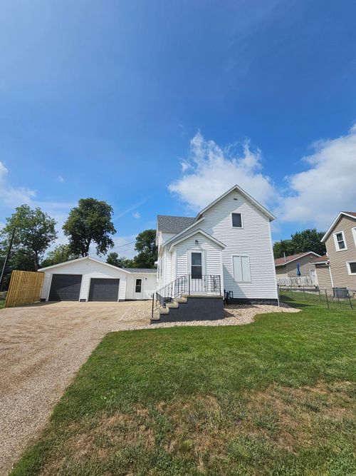 125 N Stenstrum Ave, Dunnell, MN, 56127-4011 | Card Image