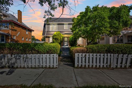 878 Lawrence St, Detroit, MI, 48202-1019 | Card Image