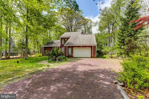 3217 Beech Ridge Dr, Pocono Summit, PA, 18346-7706 | Card Image