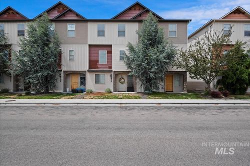 8695 W Pine Valley Ln, Boise, ID, 83709 | Card Image