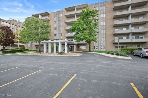 apt-201-3167 Linden Rd, Rocky River, OH, 44116-4157 | Card Image