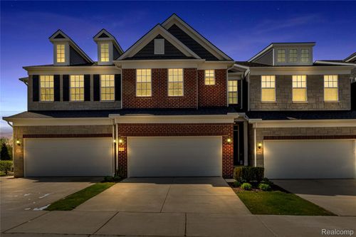 313 Strawberry Dr, Rochester Hills, MI, 48307-4944 | Card Image