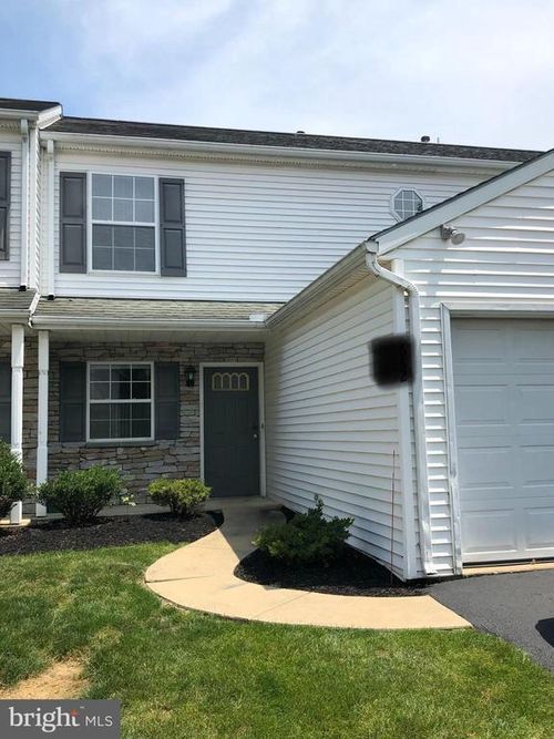 643 Front St, LITITZ, PA, 17543-1702 | Card Image