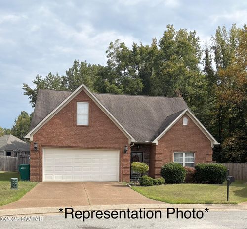 25 Weatherstone Dr, Jackson, TN, 38305-2608 | Card Image