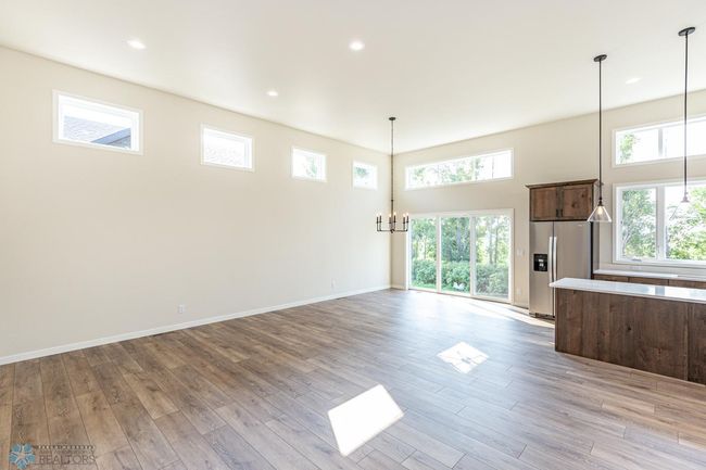 Photos of Previous Model | Image 10