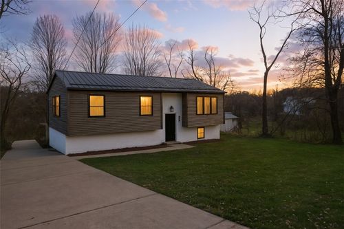 32 Green Oak Dr, CORAOPOLIS, PA, 15108-3706 | Card Image