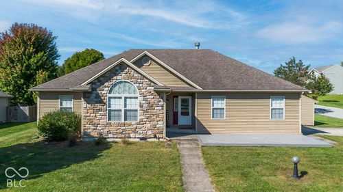 2230 Roaming Hills Dr, Richmond, IN, 47374-8322 | Card Image