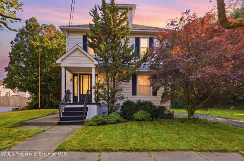 711 Pine St, Mayfield, PA, 18433-1822 | Card Image