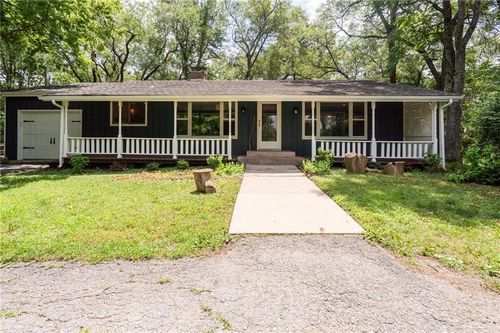 1211 N 1800 Rd, Lawrence, KS, 66049-9024 | Card Image
