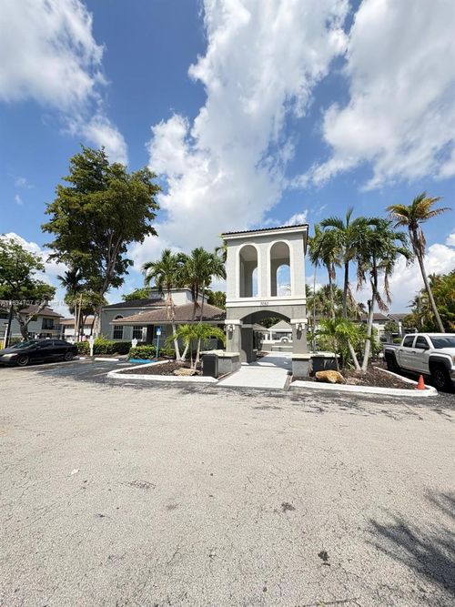 apt-302-7230 Nw 179th St, Hialeah, FL, 33015-5445 | Card Image