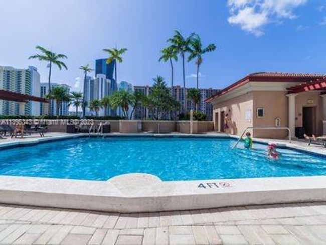 APT-1101 - 17555 Atlantic Blvd, Condo with 3 bedrooms, 2 bathrooms and null parking in Sunny Isles Beach FL | Image 4