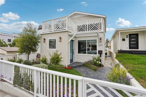 677 5th St, Hermosa Beach, CA, 90254-4726 | Card Image