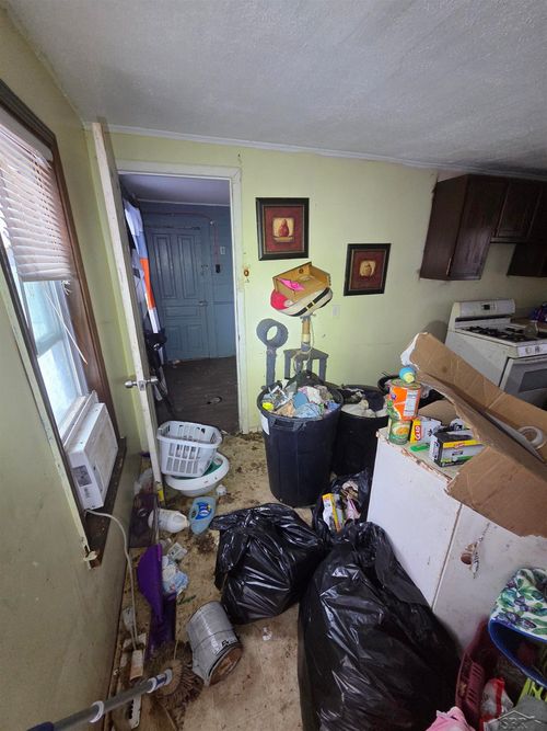 1923 N Oakley St, Saginaw, MI, 48602-5456 | Card Image