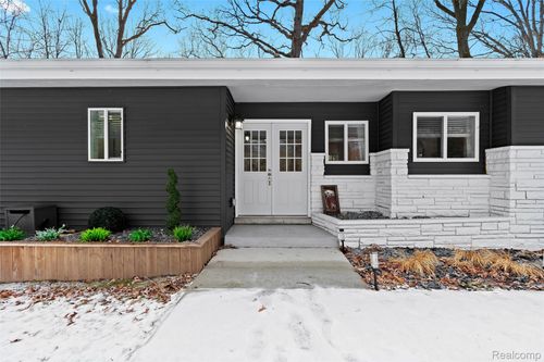 2566 Harrington Rd, Rochester Hills, MI, 48307-4400 | Card Image