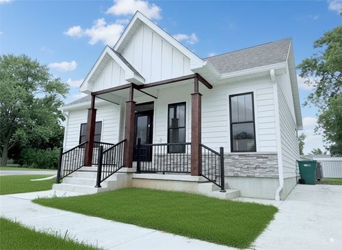 100 E Madison Ave, Casey, IL, 62420-1716 | Card Image