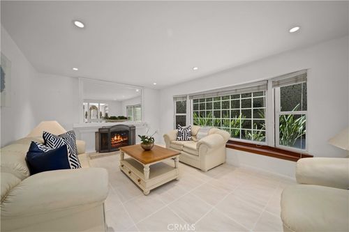 23900 Darbun Dr, Newhall, CA, 91321-3432 | Card Image