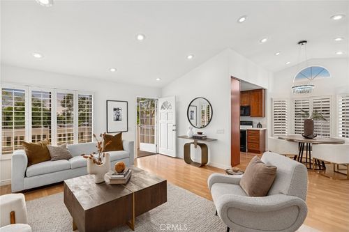 127 Huntington, Irvine, CA, 92620-3790 | Card Image