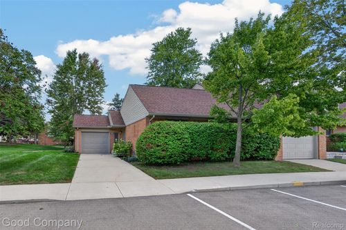 3865 Old Creek Rd, TROY, MI, 48084-1659 | Card Image