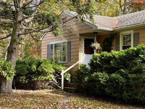 215 Haverhill St, North Reading, MA, 01864 | Card Image