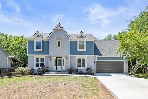 3705 Kimstin Cir, Blue Springs, MO, 64015-4577 | Card Image