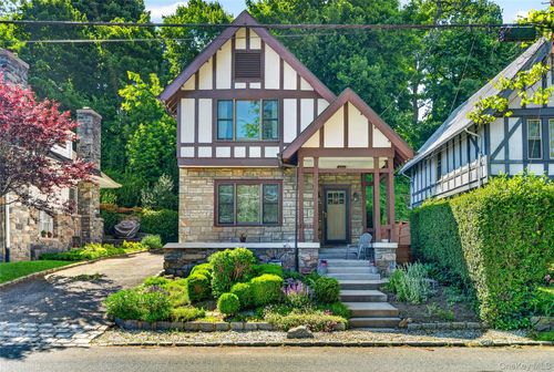 193 Parkview Ave, Yonkers, NY, 10708-1300 | Card Image
