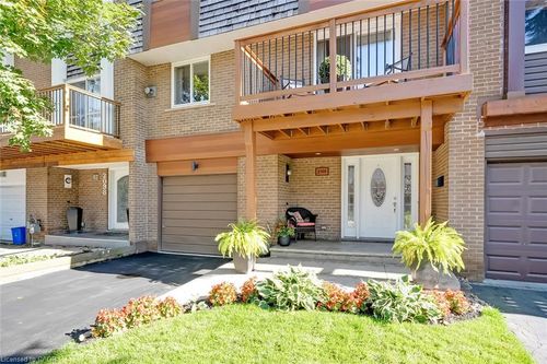 2100 Worthington Dr, Oakville, ON, L6L1E3 | Card Image