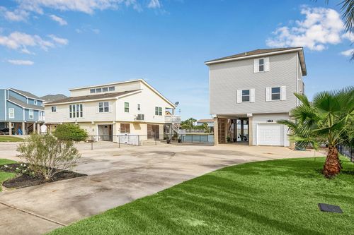 1814 Tiki Dr, Tiki Island, TX, 77554-8135 | Card Image