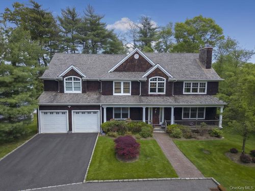 899 Harbor View Rd, Oyster Bay, NY, 11771-1111 | Card Image