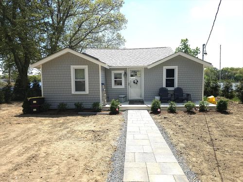 8 Canedy St, West Wareham, MA, 02576-1402 | Card Image