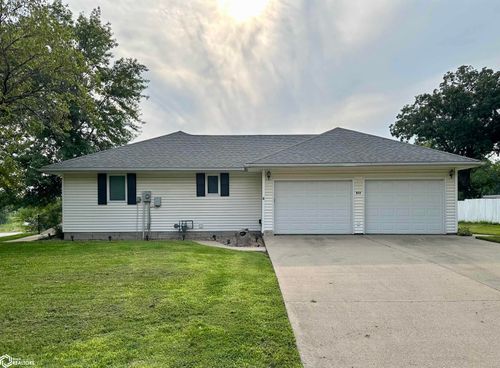 813 S 8th St, Chariton, IA, 50049-2523 | Card Image