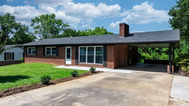 1230 2 Nd St Se, House other with 3 bedrooms, 2 bathrooms and null parking in Hickory NC | Image 7