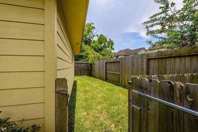 When the pets need a space to relax, freshly sodded dog run gives them their own peaceful place to recover and rest! | Image 34