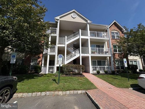 32 Versailles Ct, Hamilton, NJ, 08619-4640 | Card Image
