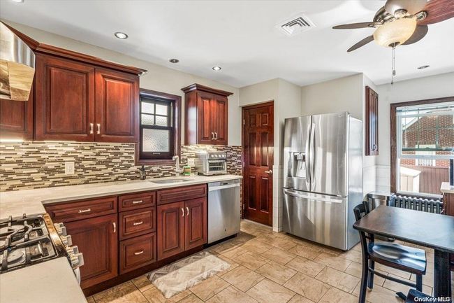 Eat-in Kitchen | Image 10