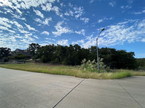 617 Elm Hill Blvd, Burleson, TX, 76028-7670 | Card Image