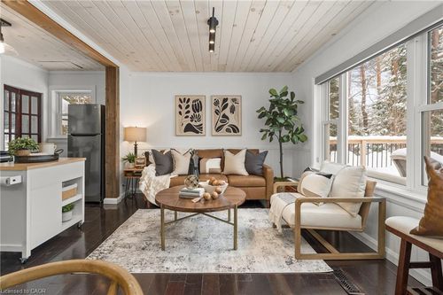 469 Rowanwood Rd, Utterson, ON, P0B1M0 | Card Image