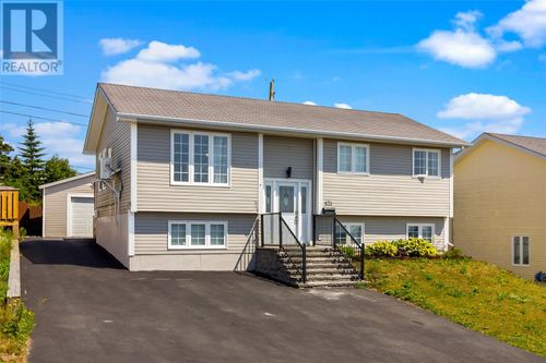 33 Dunluce Cres, House with 4 bedrooms, 3 bathrooms and null parking in Mount Pearl NL | Card Image
