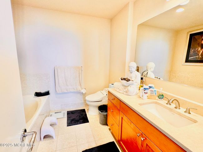 APT-2205 - 1 Spring St, House other with 2 bedrooms, 2 bathrooms and null parking in New Brunswick NJ | Image 52