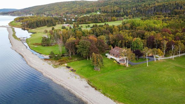 8816 E Bay Highway, House other with 6 bedrooms, 3 bathrooms and null parking in Middle Cape NS | Image 8