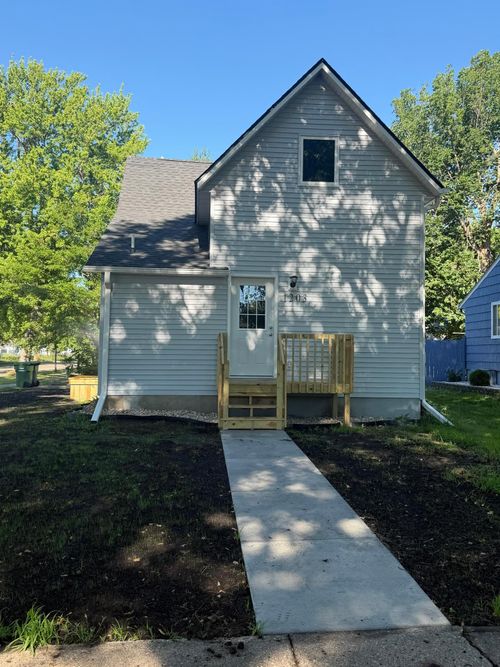 1203 Apel Ave, Worthington, MN, 56187-1617 | Card Image