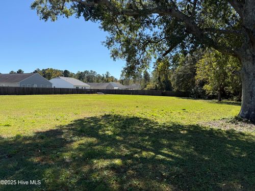 927 Village Rd Ne, Leland, NC, 28451-8461 | Card Image