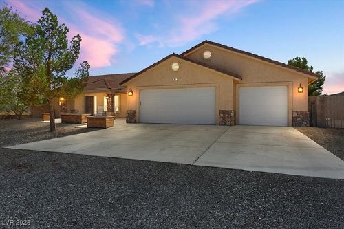 901 Laguna St, Pahrump, NV, 89048-6796 | Card Image