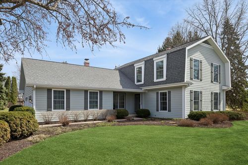 6136 Hidden Oak Dr, Crystal Lake, IL, 60012-1245 | Card Image