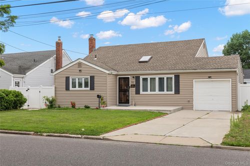 92 W 21st St, Deer Park, NY, 11729-3920 | Card Image